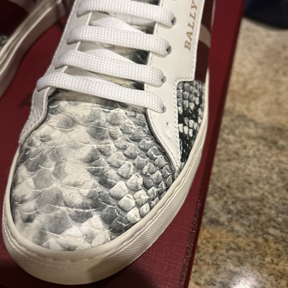 Authentic Ballys sneakers size 9.5 White and sheepskin - Picture 2 of 8